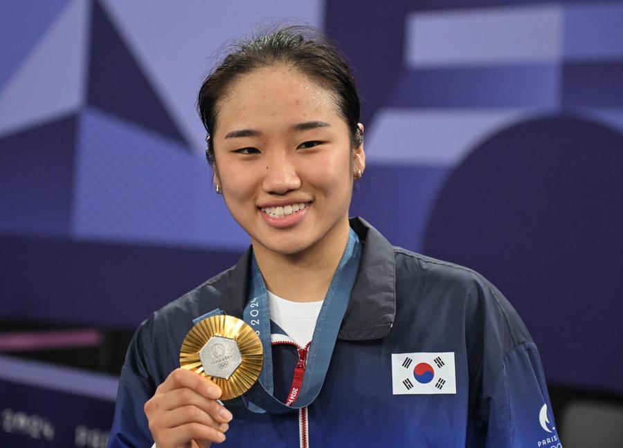 An Se-Young, idolul Andreei Costache, a câștigat medalia de aur la JO de la Paris 2024. Foto: Imago Images Andreea Costache, una dintre marile promisiuni din badmintonul românesc » Tânăra de 14 ani e sinceră: „Dacă ar fi s-o iau de la capăt, aș prefera concursurile în locul petrecerilor”