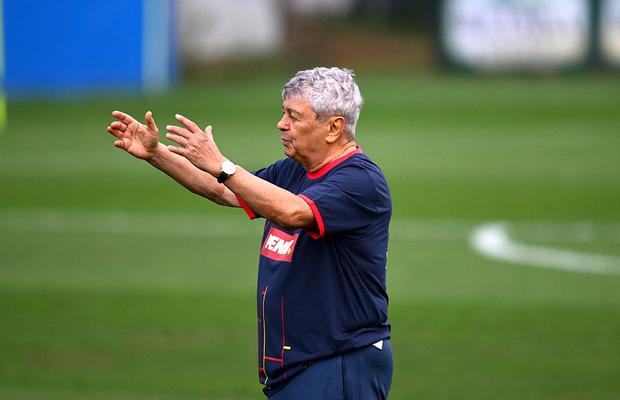 Start în mandatul lui Mircea Lucescu! » 15 jucători la primul antrenament + Look nou pentru Ianis Hagi într-un moment crucial