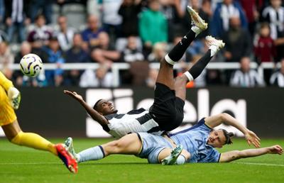 Cum a caracterizat Postecoglou prestația lui Radu Drăgușin cu Newcastle: „Am vrut să-l expunem”