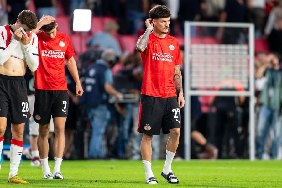 Dennis Man, al doilea meci în Eredivisie, tot cu 45 de minute ca titular fără realizări la PSV Eindhoven / Foto: Imago Cum caracterizează olandezii transferul lui Dennis Man: „Cine l-a văzut? Aproape întotdeauna a făcut asta!”