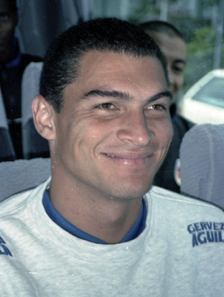 „El Turco”, zidul din Cali care a supraviețuit unei supradoze » Povestea incredibilă a lui Faryd Mondragon, recordmenul la Cupa Mondială, „executat” de Adrian Ilie: „Stai liniștit, că n-ai scăpat de mine”
