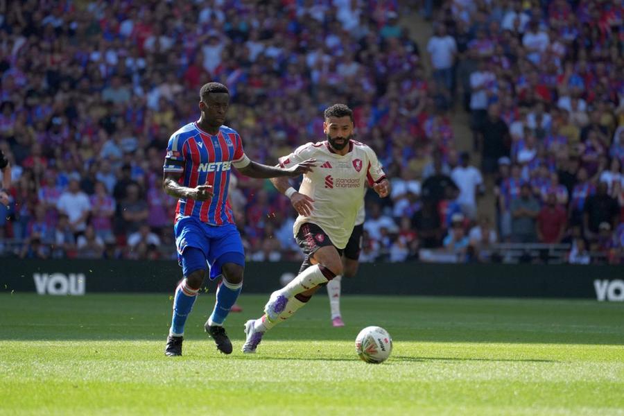 Marc Guehi și Mohamed Salah / Foto: Imago Images A picat cel mai așteptat transfer din ultima zi de mercato » Fotbalistul efectuase inclusiv vizita medicală la Liverpool