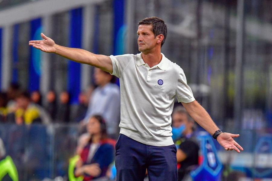 Cristi Chivu a pierdut primul meci cu Inter în Serie A cu Udinese (1-2). La fel a pățit-o cu Parma (0-1) în al doilea meci la echipa gialloblu / Foto: Imago Mutu, previziune pentru primul derby al lui Chivu în Serie A