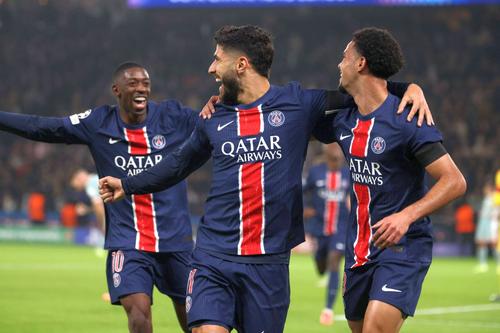 Marco Asensio, în centru, semnează cu Fenerbahce/ foto Imago Images