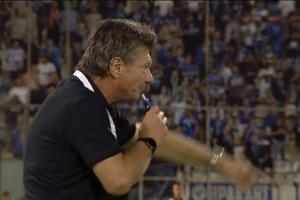 Walter Mazzarri a oferit imaginile anului în Grecia! » Cu țigara electronică pe bancă și două ceasuri la mână
