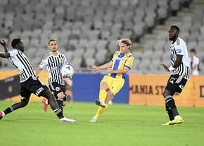 U Cluj își ia revanșa în Cupa României! Victorie în zece oameni cu Petrolul