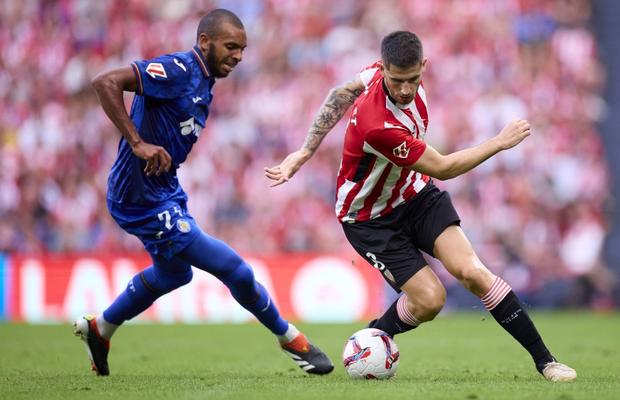 Fostul fotbalist din La Liga, prezentat în România: „Împrumut pentru un sezon, cu opțiune de prelungire”