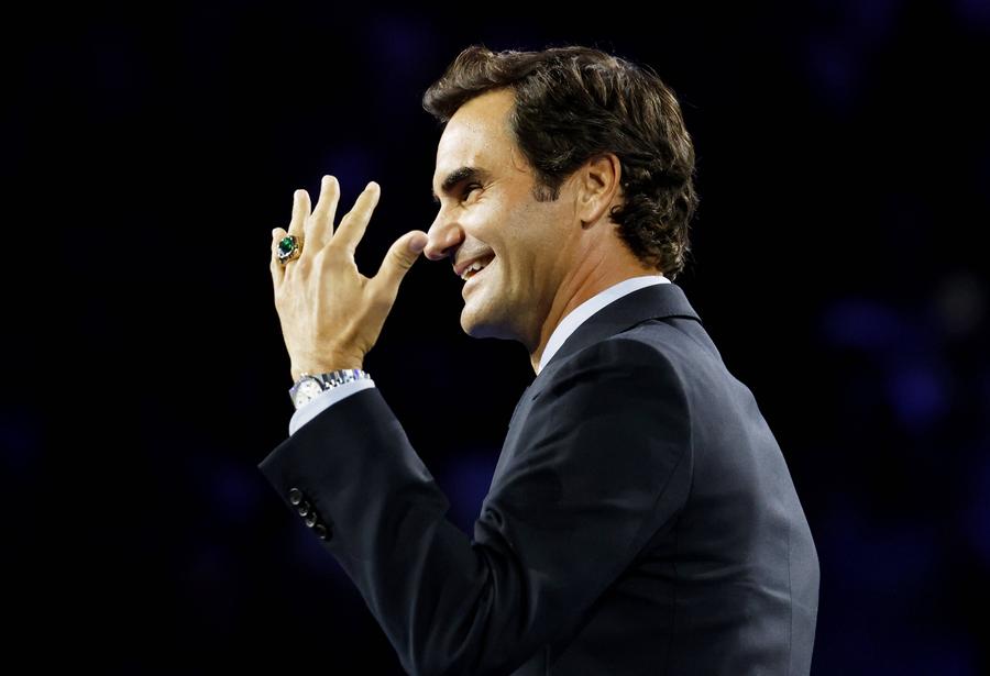 Roger Federer și inelul care marchează introducerea în International Hall of Fame FOTO Imago Images Roger Federer și-a încheiat elegant prezența la New York: „Perfecțiunea este ceva la care nu putem ajunge, dar cred că frumusețea stă în a o urmări”