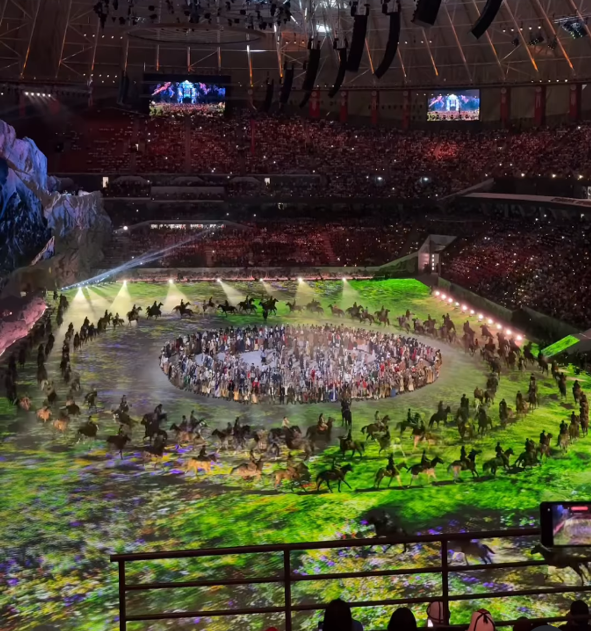 A început competiția misterioasă cu peste 100 de țări participante » Putin, Erdogan și președintele Chinei au fost prezenți la o ceremonie de deschidere cum n-a mai existat