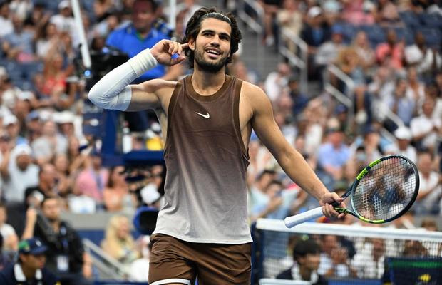 După o pauză de 139 de zile, Alcaraz a revenit cu o victorie în primul tur la US Open » Prezență inedită în tribune