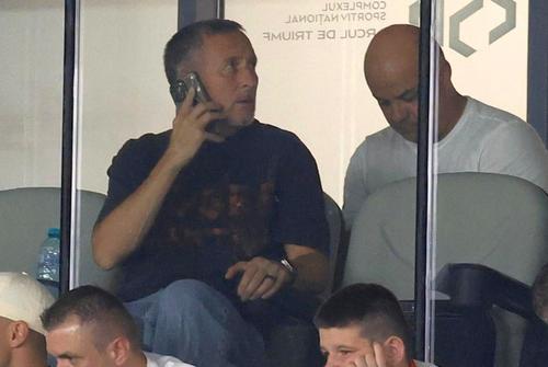 Mihai Stoica, vorbind la telefon, la pauza partidei dintre FCSB și FC Botoșani