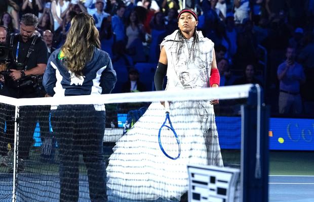 O nouă apariție extravagantă! Naomi Osaka „s-a transformat” în Allen Iverson, la debutul la US Open