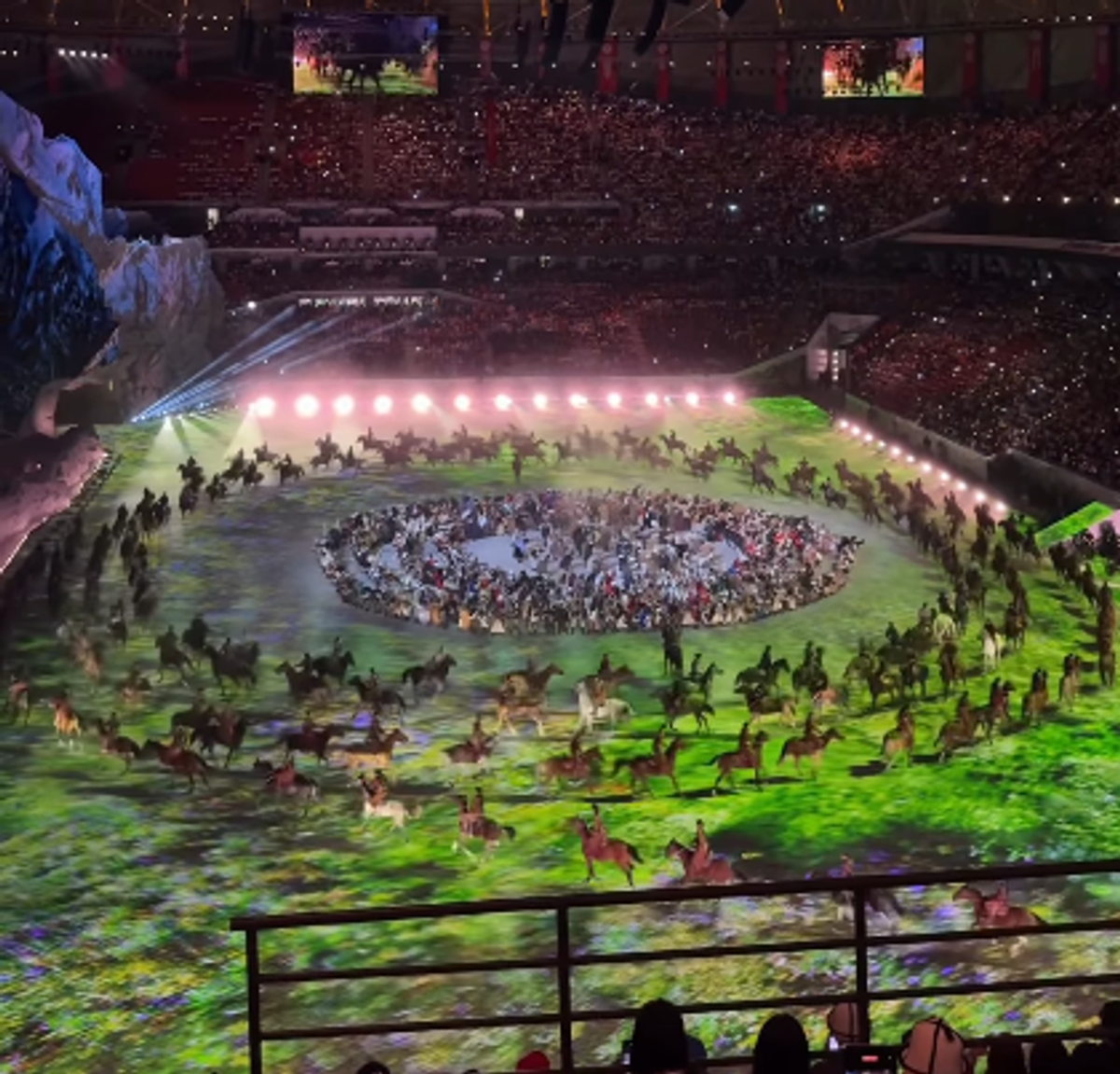 A început competiția misterioasă cu peste 100 de țări participante » Putin, Erdogan și președintele Chinei au fost prezenți la o ceremonie de deschidere cum n-a mai existat