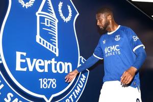 Deadline Day în Europa: ultimele ore de mercato » Coleg venit din Premier League pentru Drăgușin