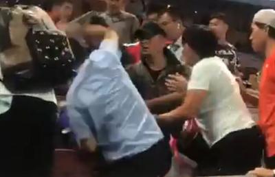 VIDEO Imagini șocante la Beijing! S-au băutut la un meci de tenis de la China Open