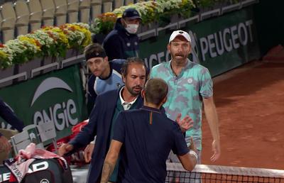 Un nou conflict la Roland Garros! „Nu te comporta ca un copil” » Adversarul s-a ridicat la el și a fost nevoie să-i separe arbitrul. Kyrgios a gustat scandalul: „Îl iubesc haha”