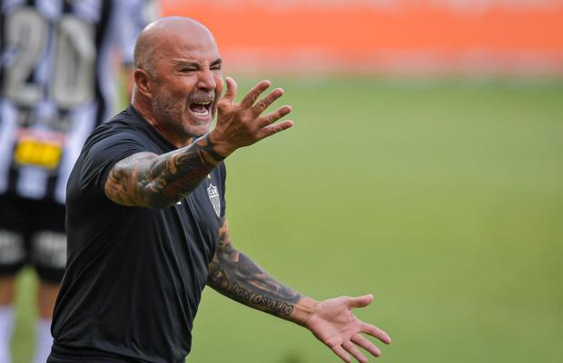 Sampaoli a explodat după duelul cu Cicâldău și Moruțan din Europa League: „E jenant ce s-a întâmplat! Meciul nu mai trebuia reluat”