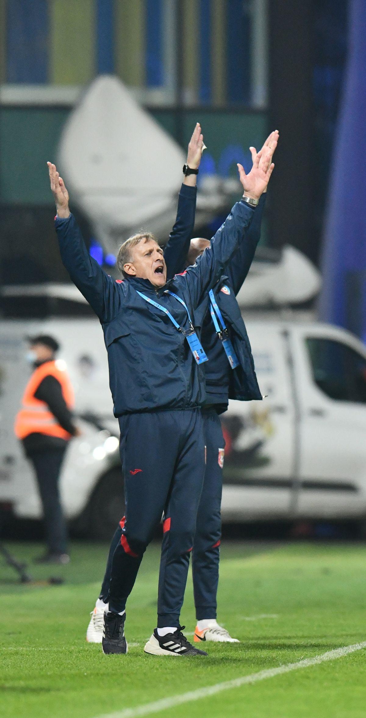 Toți ochii pe el la Chindia - FCSB » Vasile Miriuță a dezvăluit interesul maghiarilor: „Cred că poate să joace acolo!”