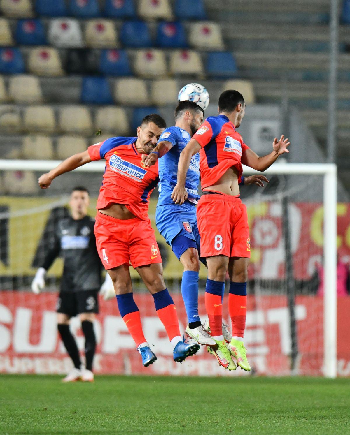 Toți ochii pe el la Chindia - FCSB » Vasile Miriuță a dezvăluit interesul maghiarilor: „Cred că poate să joace acolo!”