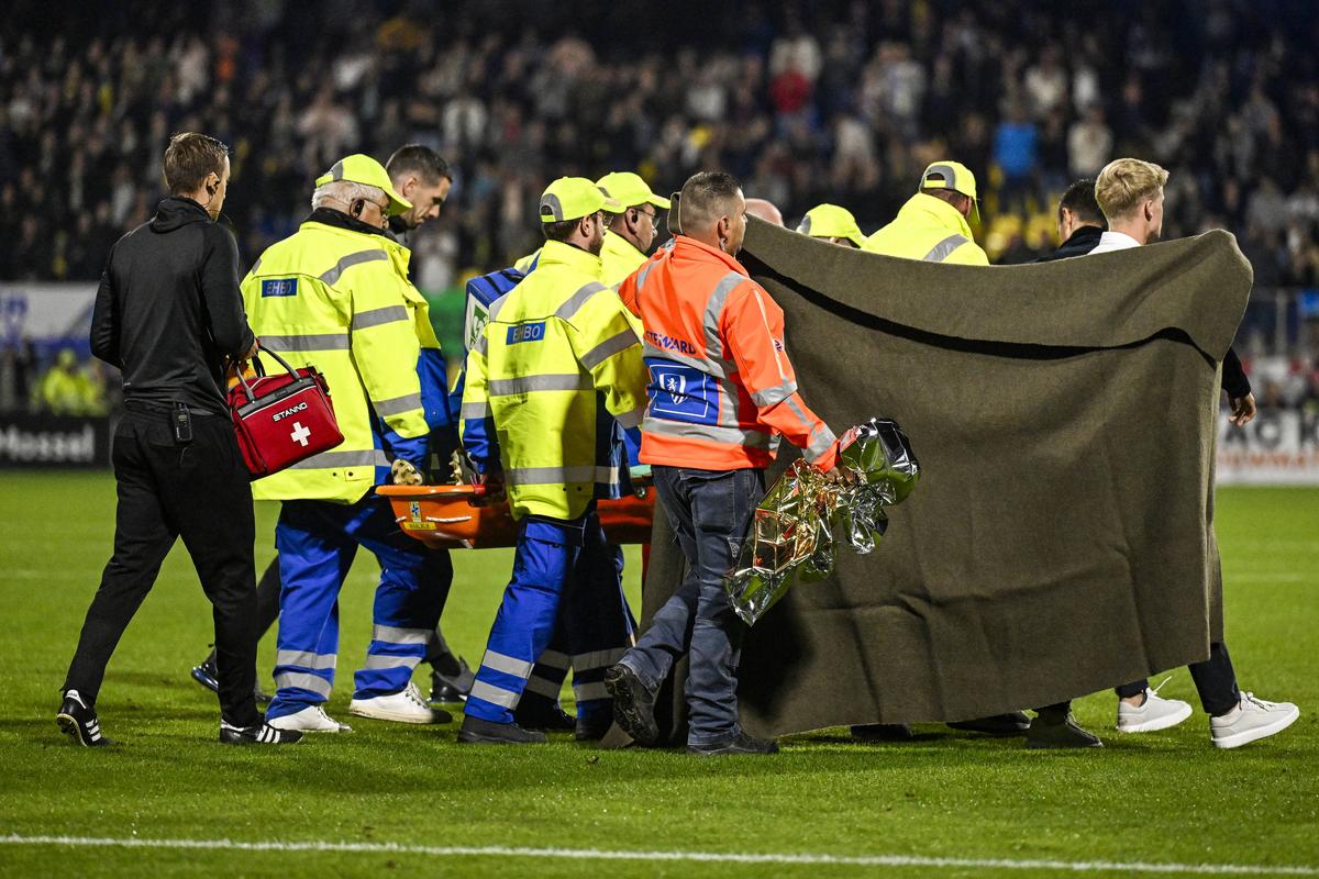 Dramă pe gazon în Waalwijk - Ajax! Portarul Etienne Vaessen a fost la un pas de moarte