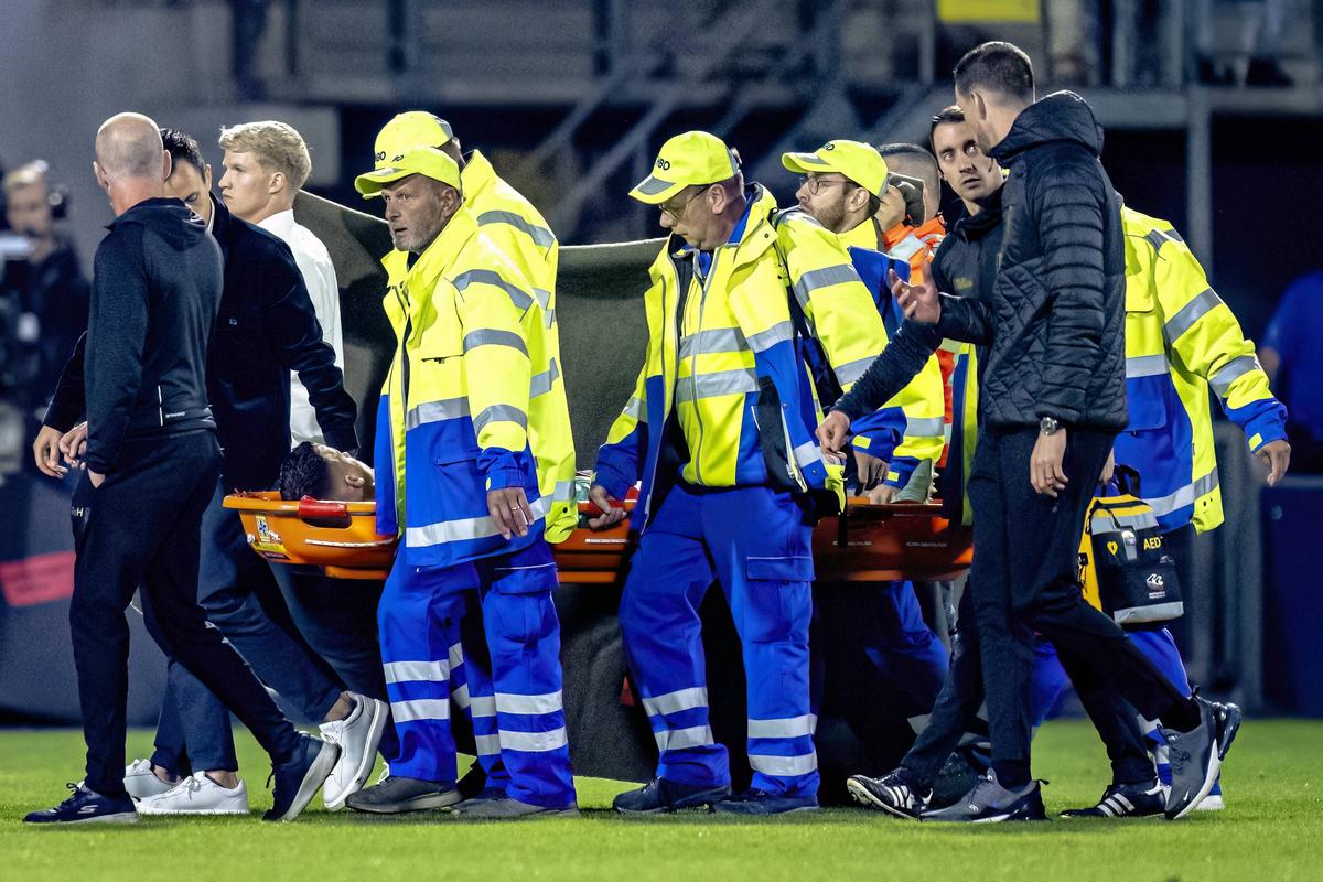 Dramă pe gazon în Waalwijk - Ajax! Portarul Etienne Vaessen a fost la un pas de moarte