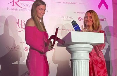 Simona Halep, apariție elegantă la evenimentul de la București » Discurs pe scenă: „O spun din tot sufletul, mai ales în aceste momente”