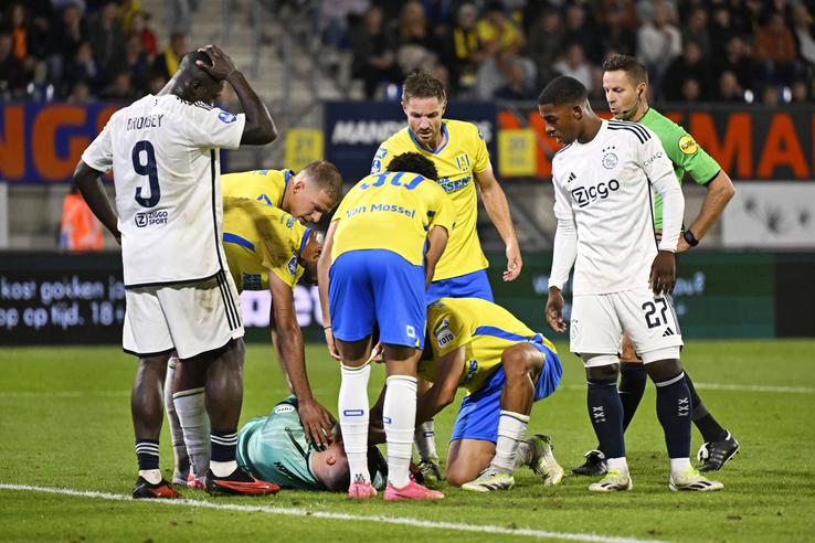 Portarul lui RKC Walwijk, Etienne Vaessen, a trebuit să fie reanimat. Foto: Imago Images