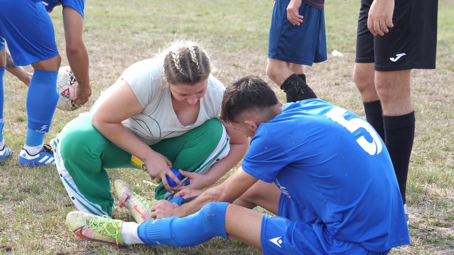 N-au lipsit intrările dure, cartonașele roșii și scandalul „Azi aveți leucoplast la gură! Sunt probleme? Dacă da, nu mă interesează!” » Derby comunal de Teleorman cu „Ambreiaj” și „Marmeladă”!
