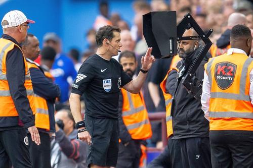 Darren England, arbitrul VAR care a greșit grav în meciul Tottenham - Liverpool/ foto: Imago Images