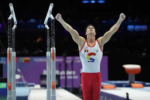 Andrei Muntean după un exercițiu reușit la paralele FOTO Imago Images