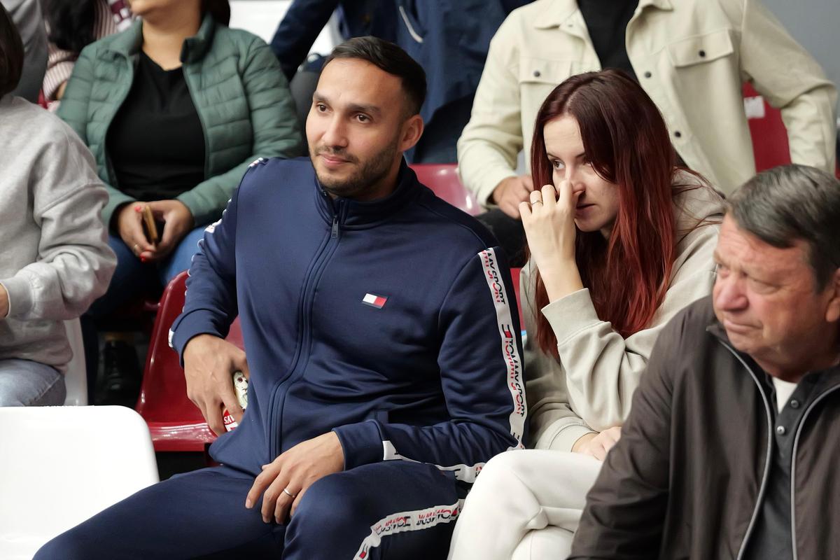 Momente de panică în Rapid - CSM București » Echipa medicală a intervenit de urgență: Omoregie, eliminată