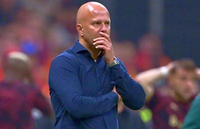 Arne Slot, reacție controversată! Ce a făcut managerul lui Liverpool înainte de acordarea trofeului