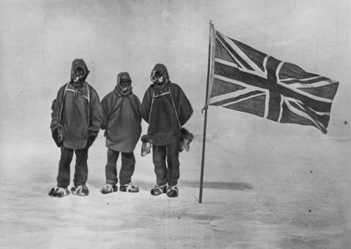 Sir Ernest Shackleton și doi membri ai expediției care a ajuns aproape de Polul Sud Foto: Guliver / Getty Images