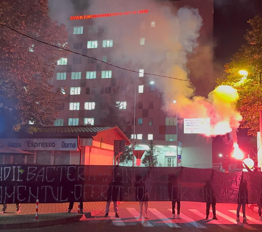 Tragedie la Iași! Șapte copii și-au pierdut viața în urma infecțiilor de la Spitalul „Sf Maria”: fanii lui Poli Iași au inițiat un protest Ultrașii au ieșit în stradă, după tragedia care a șocat întreaga Românie: „Incompetență crasă!”
