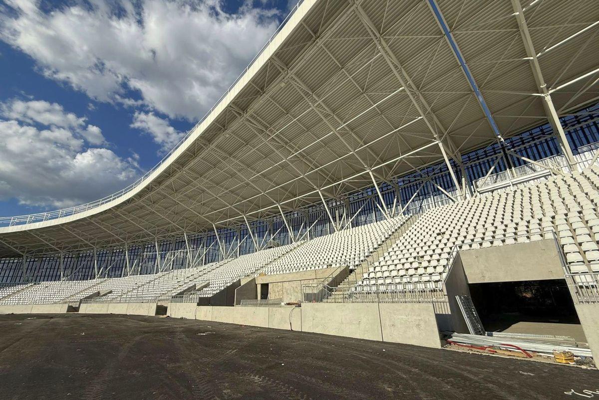 Cea mai controversată arenă din România! Orașul cu 60.000 de locuitori e gata să o inaugureze