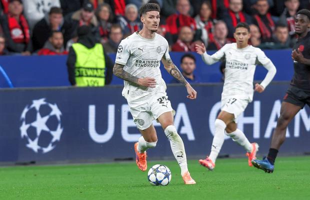Dennis Man i-a impresionat pe olandezi » Laude după Leverkusen - PSV: „Perfect! Strălucit!”