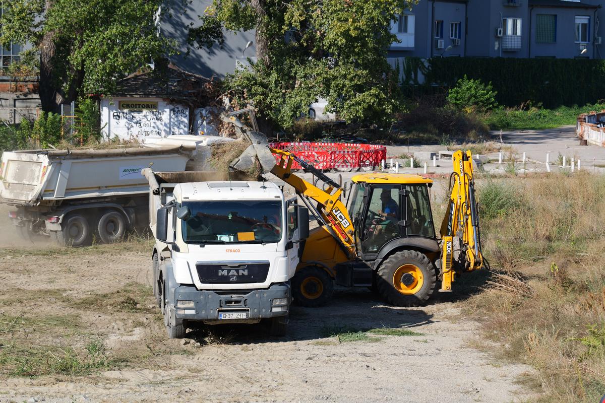 Excavatoarele au revenit în Ștefan cel Mare! S-au reluat lucrările la Stadionul Dinamo: toate imaginile » Când va fi gata noua arenă