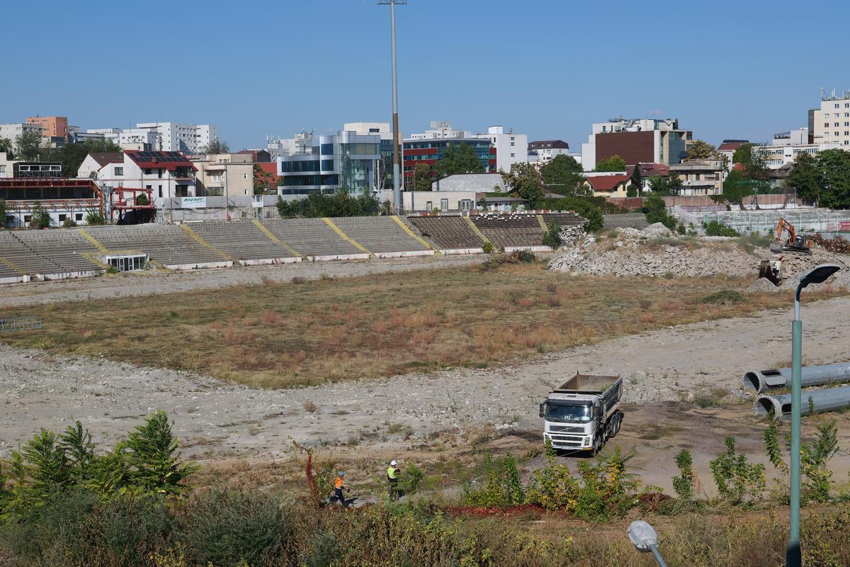 Excavatoarele au revenit în Ștefan cel Mare! S-au reluat lucrările la Stadionul Dinamo: toate imaginile » Când va fi gata noua arenă