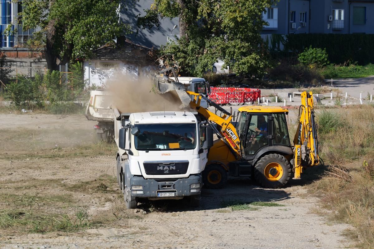 Excavatoarele au revenit în Ștefan cel Mare! S-au reluat lucrările la Stadionul Dinamo: toate imaginile » Când va fi gata noua arenă