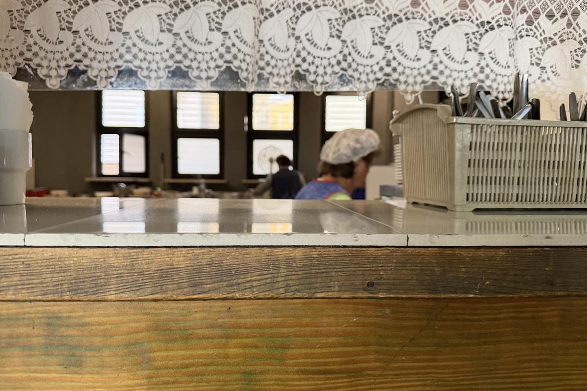 Nostalgia e la mare modă în Varșovia » Cantine ca pe vremea comunismului, cu prețuri pe măsură