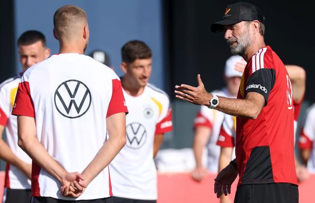 Klopp le răspunde rasiștilor: „Este o nebunie că se întâmplă așa ceva”
