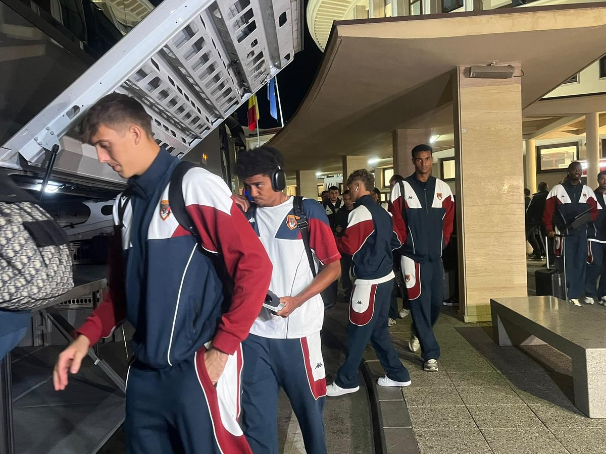 Genoa a aterizat la București pentru amicalul cu Rapid » Ce s-a întâmplat cu „fantoma” De Rossi