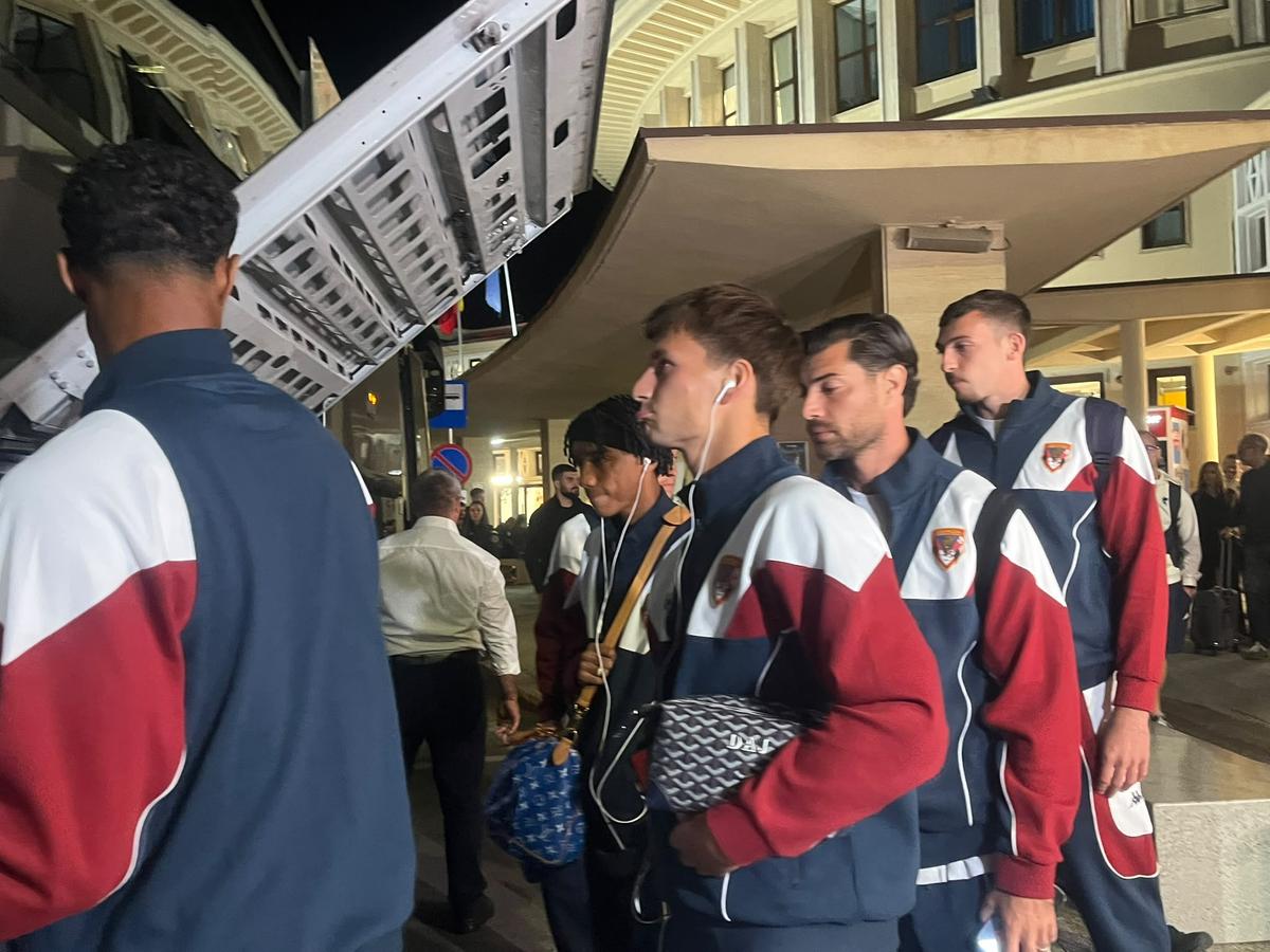 Genoa a aterizat la București pentru amicalul cu Rapid » Ce s-a întâmplat cu „fantoma” De Rossi