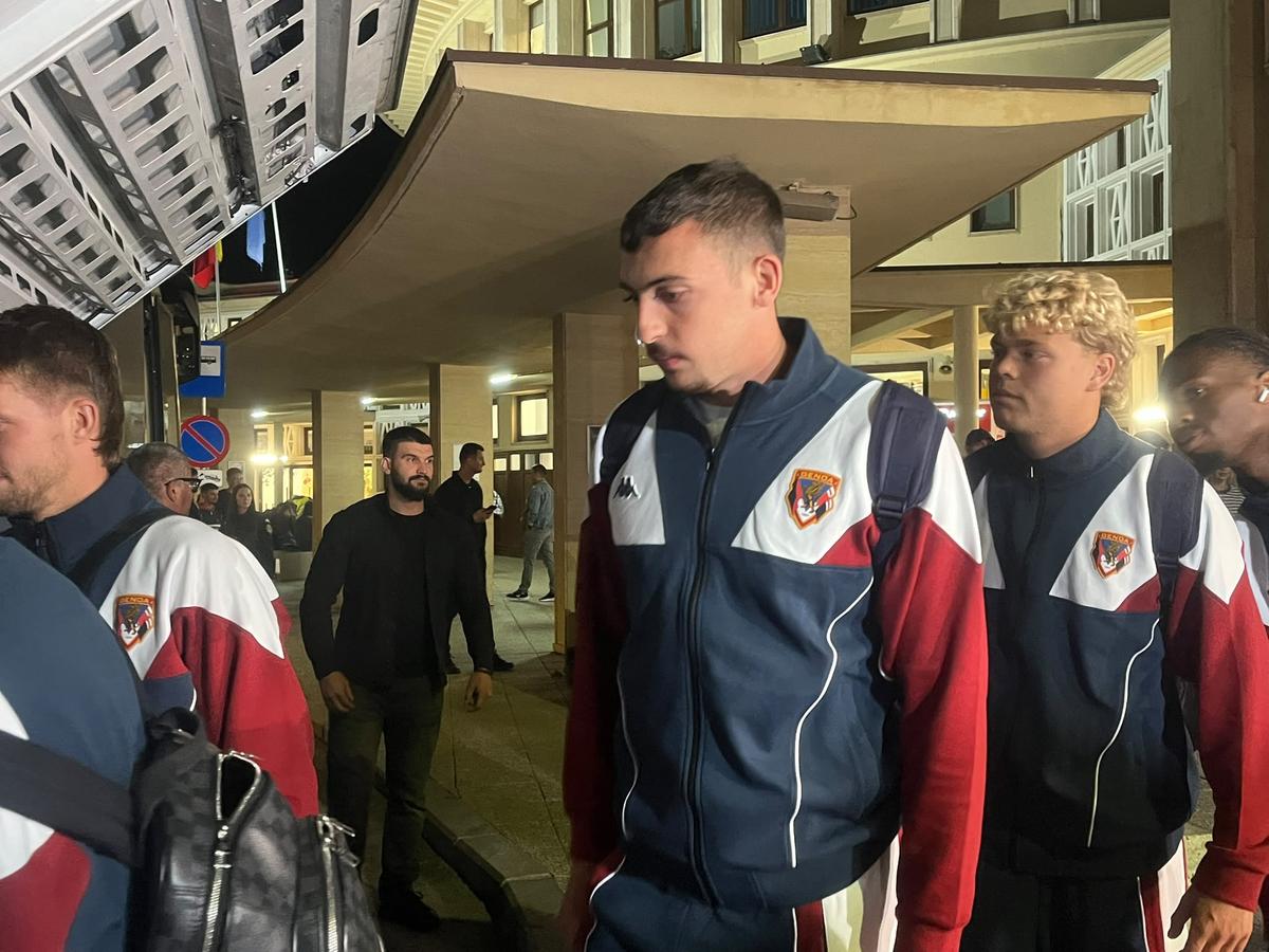 Sosire Genoa la București, amical Rapid