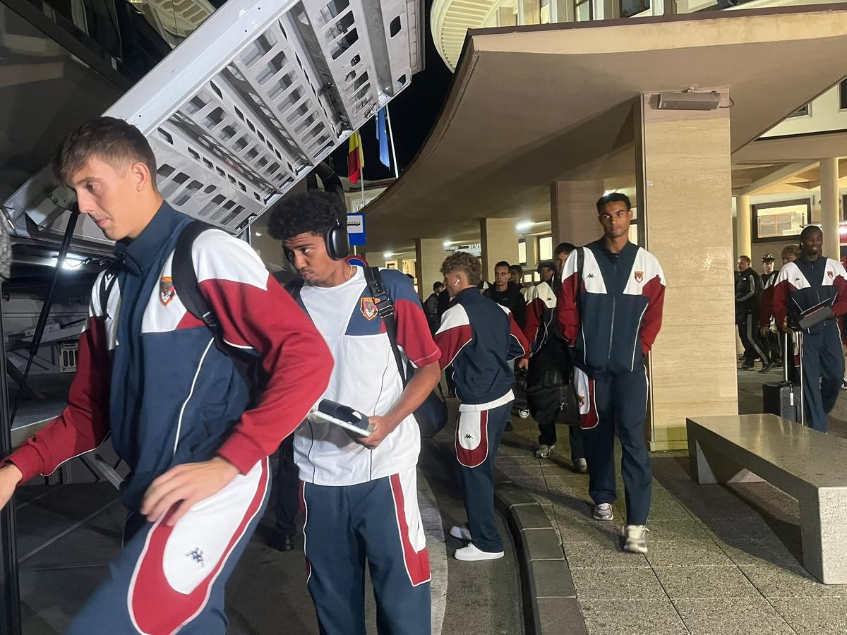 Genoa a aterizat la București pentru amicalul cu Rapid » Ce s-a întâmplat cu „fantoma” De Rossi