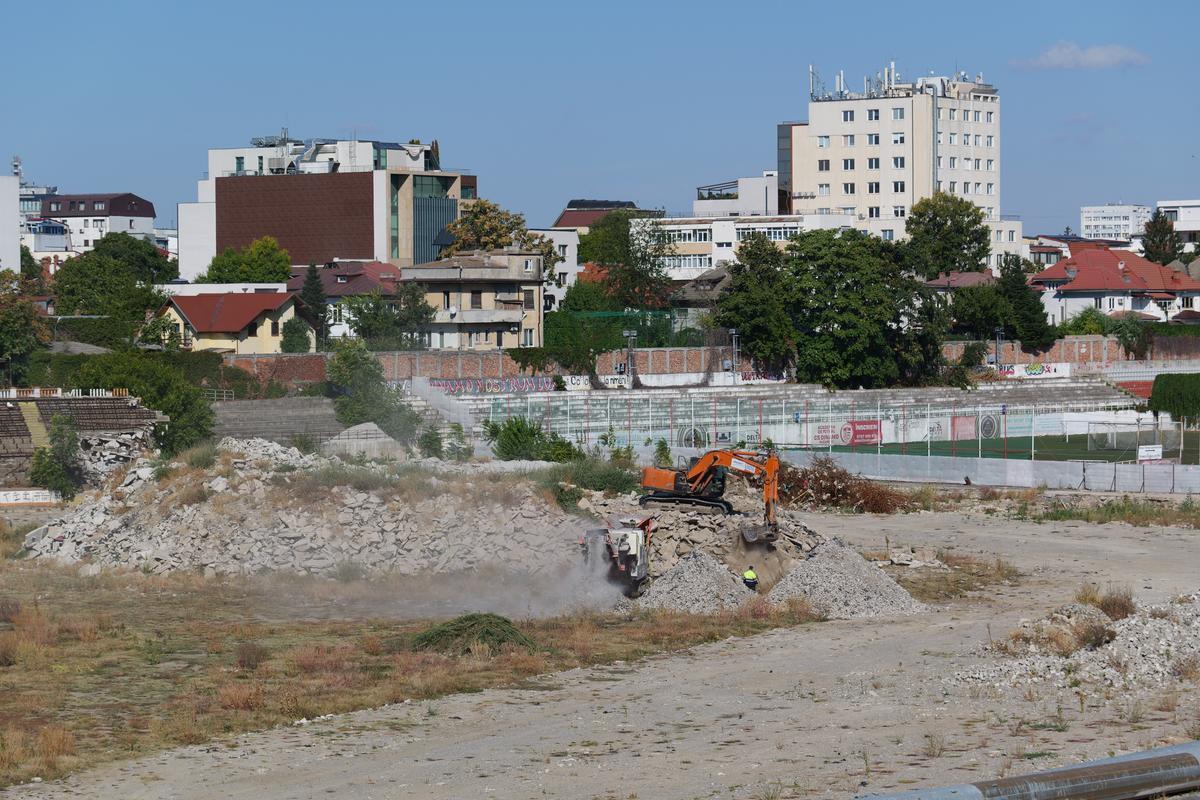 Excavatoarele au revenit în Ștefan cel Mare! S-au reluat lucrările la Stadionul Dinamo: toate imaginile » Când va fi gata noua arenă