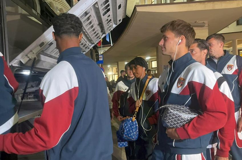 Genoa a aterizat la București pentru amicalul cu Rapid // foto: Robert Vîrdol (GSP)