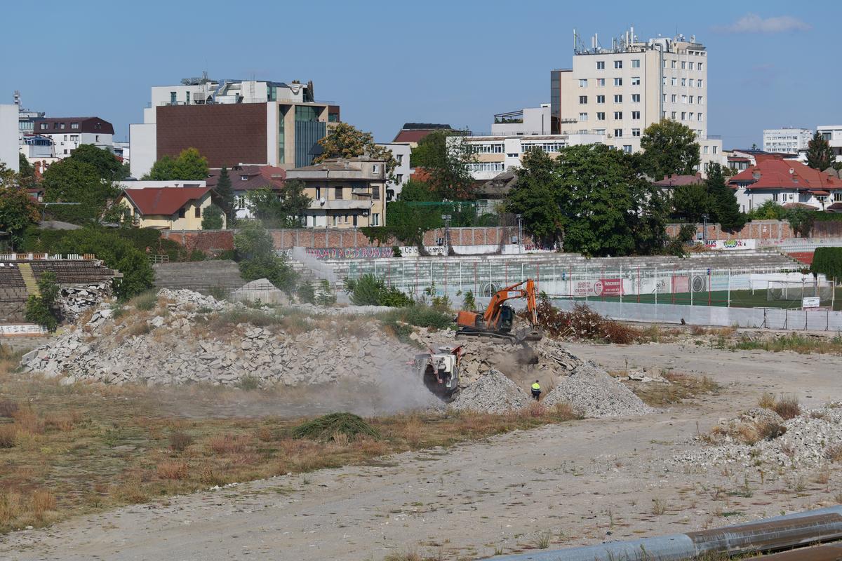 Excavatoarele au revenit în Ștefan cel Mare! S-au reluat lucrările la Stadionul Dinamo: toate imaginile » Când va fi gata noua arenă