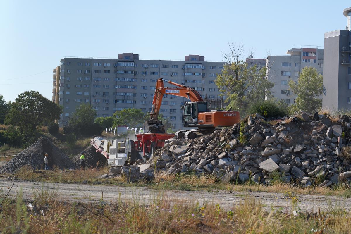 Excavatoarele au revenit în Ștefan cel Mare! S-au reluat lucrările la Stadionul Dinamo: toate imaginile » Când va fi gata noua arenă