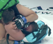 Luptă cu ghiozdanele de livratori în spate